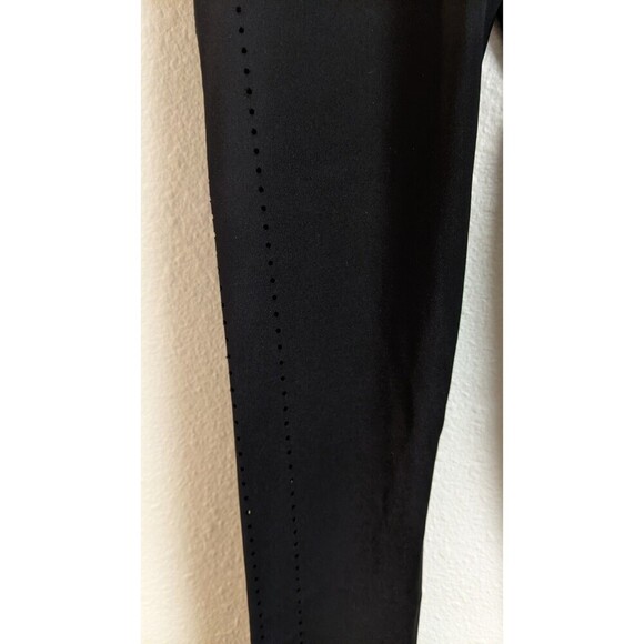 Wmn's GYMSHARK Dry Moisture Management Perforated Side Black Athletic Leggings M - Picture 10 of 10